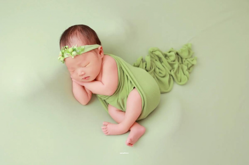 云浮宝宝趴着睡是积食吗